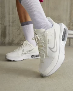 Women's Nike sneakers